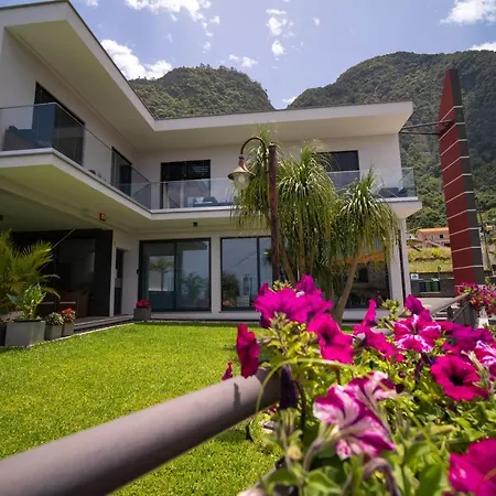 Enxurros House *