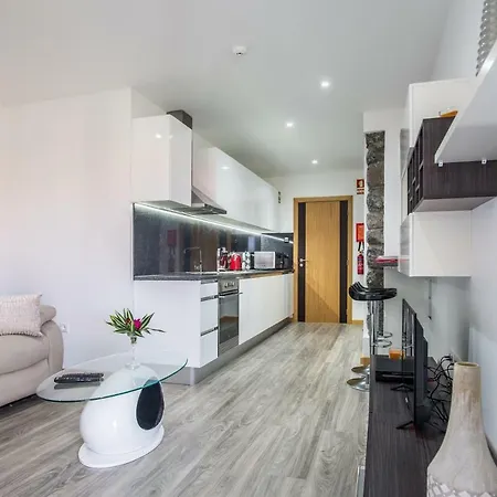 Enxurros House * 蓬塔德尔加达