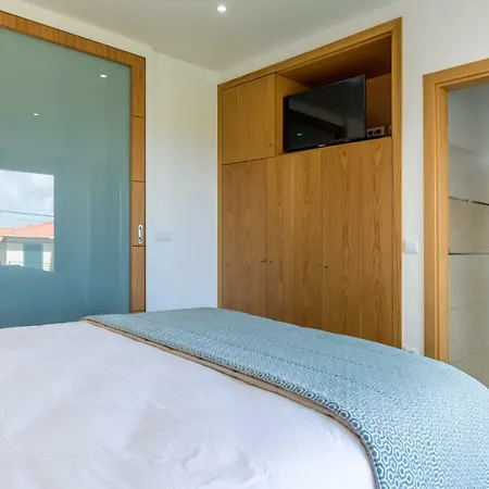 Enxurros House 蓬塔德尔加达