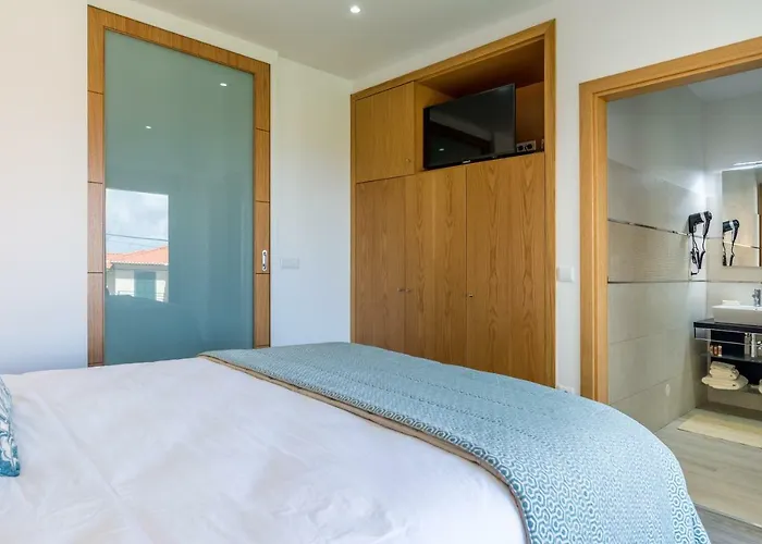 Enxurros House 蓬塔德尔加达